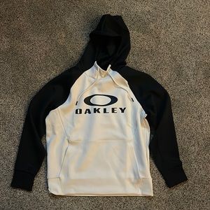 NWOT Men’s Oakley hoodie